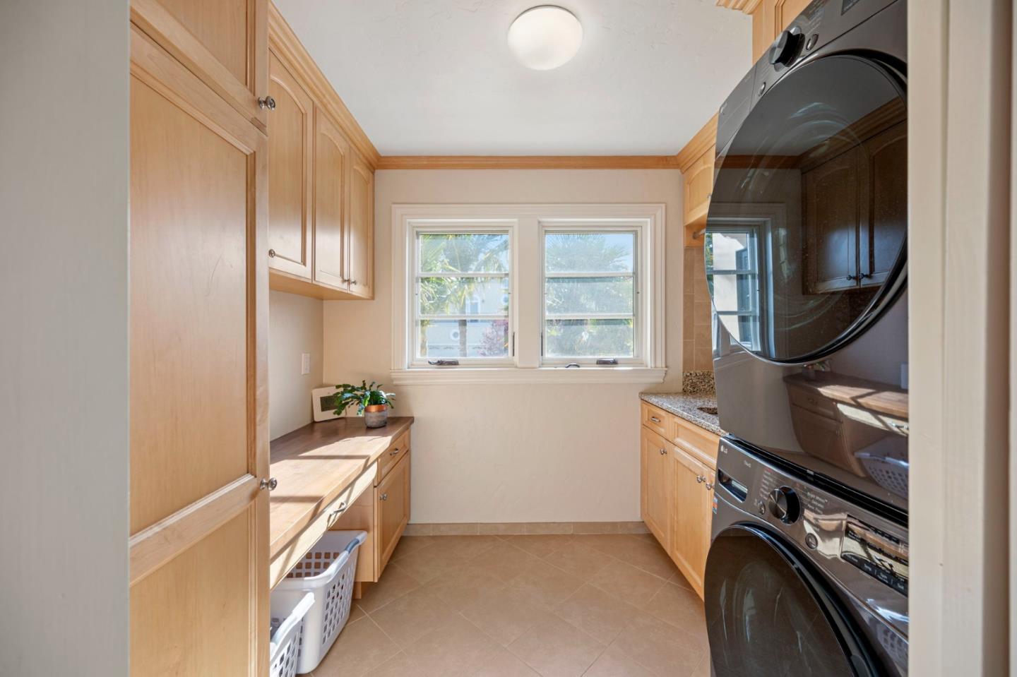 Detail Gallery Image 38 of 52 For 1208 Bernal Ave, Burlingame,  CA 94010 - 4 Beds | 5/1 Baths