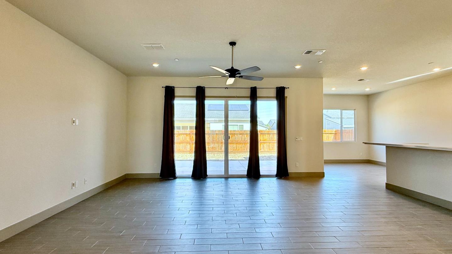 Detail Gallery Image 3 of 48 For 2475 Bastidas Dr, Merced,  CA 95340 - 3 Beds | 2 Baths