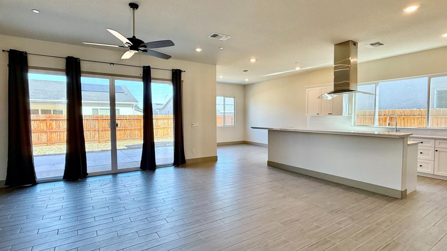 Detail Gallery Image 5 of 48 For 2475 Bastidas Dr, Merced,  CA 95340 - 3 Beds | 2 Baths