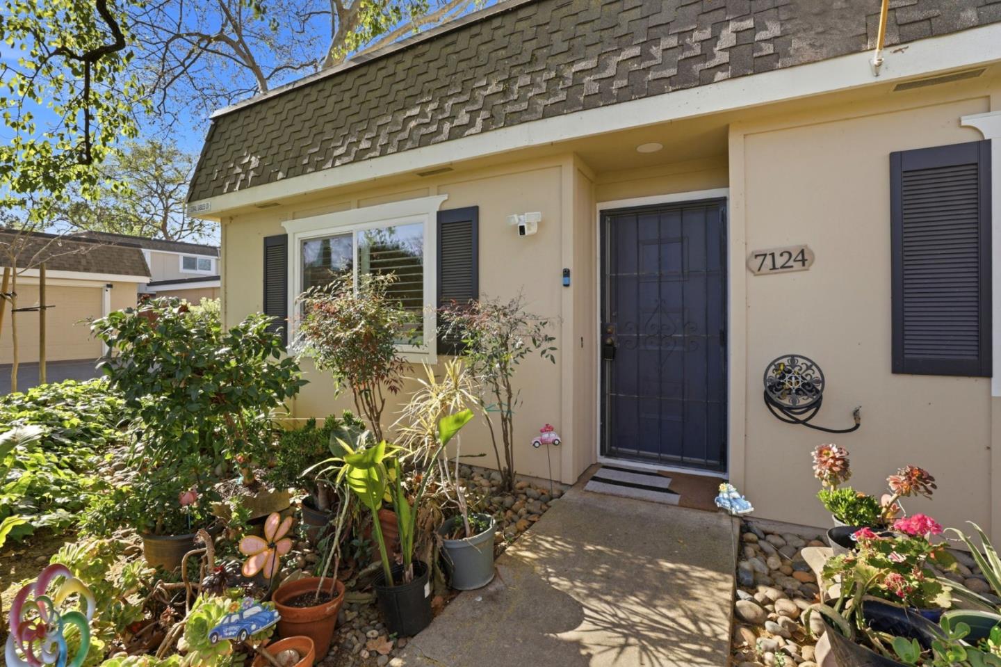 Detail Gallery Image 2 of 30 For 7124 Coral Gables Cir, San Jose,  CA 95139 - 3 Beds | 2 Baths