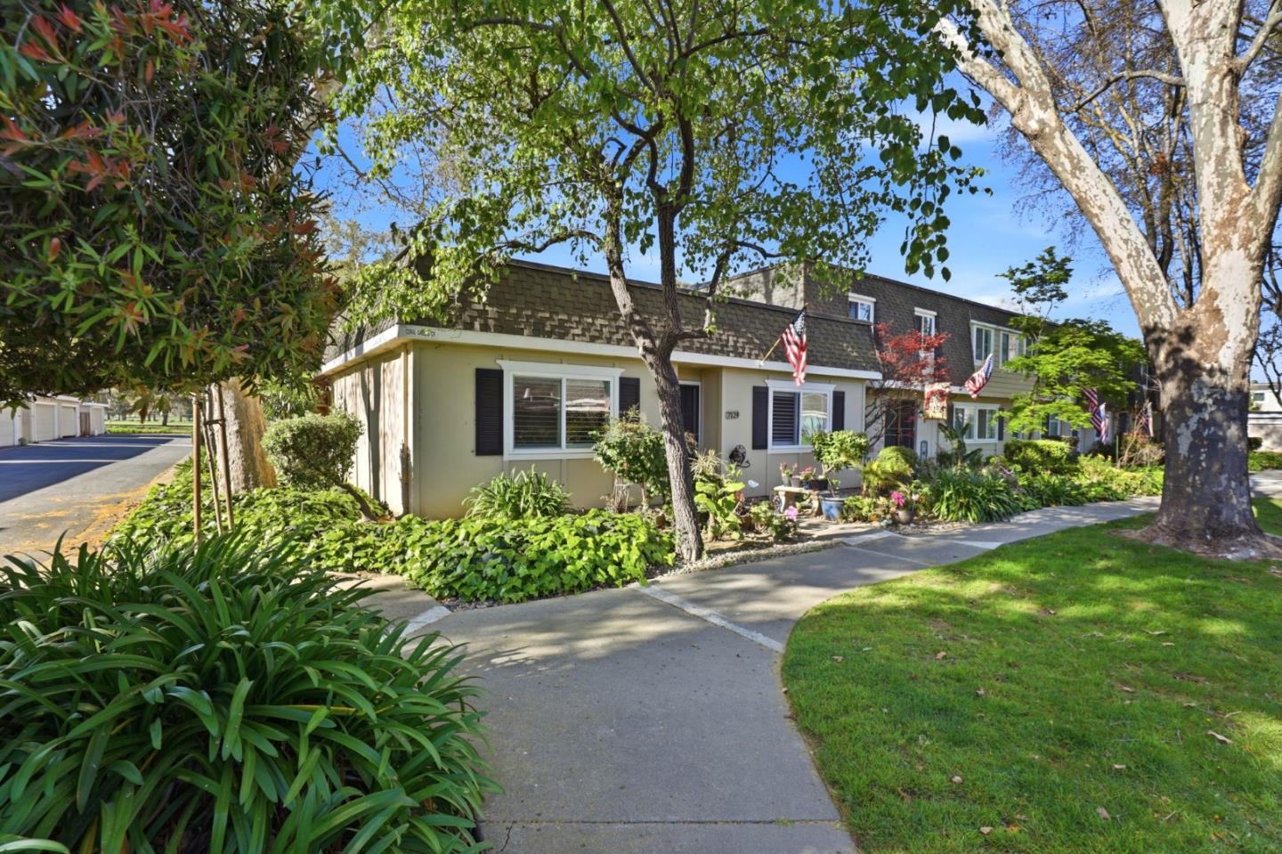 Detail Gallery Image 3 of 30 For 7124 Coral Gables Cir, San Jose,  CA 95139 - 3 Beds | 2 Baths