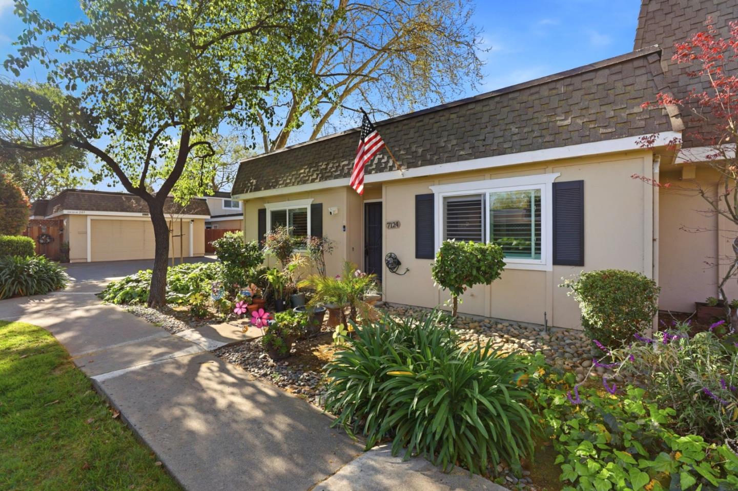 Detail Gallery Image 4 of 30 For 7124 Coral Gables Cir, San Jose,  CA 95139 - 3 Beds | 2 Baths