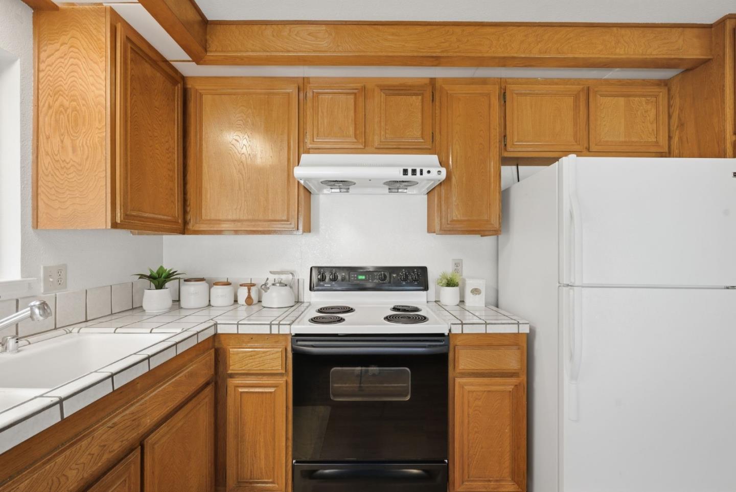 Detail Gallery Image 10 of 37 For 17 Azalea Ln, San Carlos,  CA 94070 - 2 Beds | 2 Baths