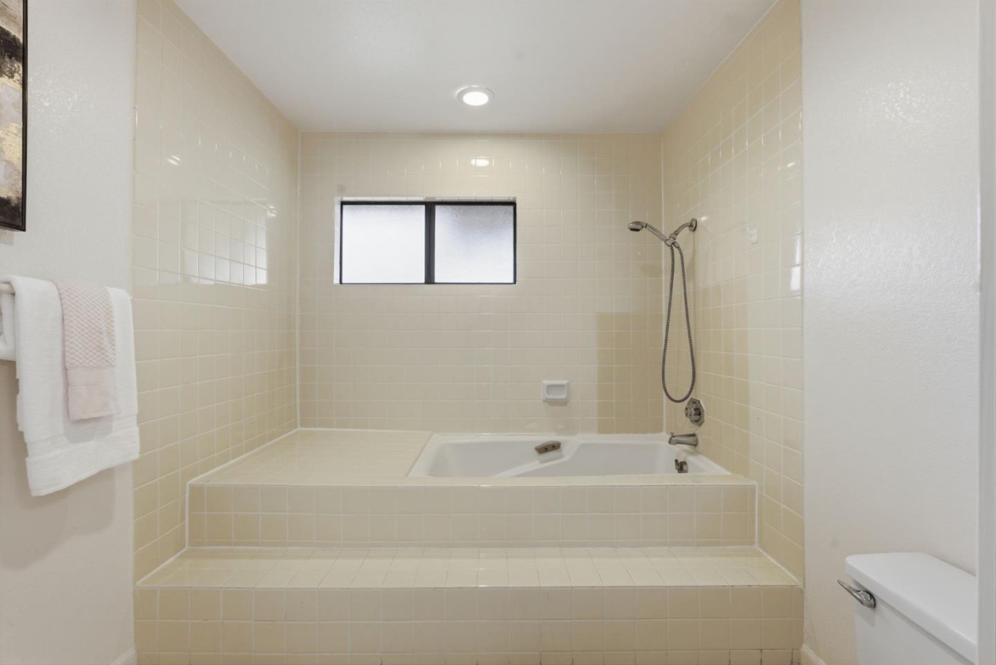 Detail Gallery Image 23 of 37 For 17 Azalea Ln, San Carlos,  CA 94070 - 2 Beds | 2 Baths