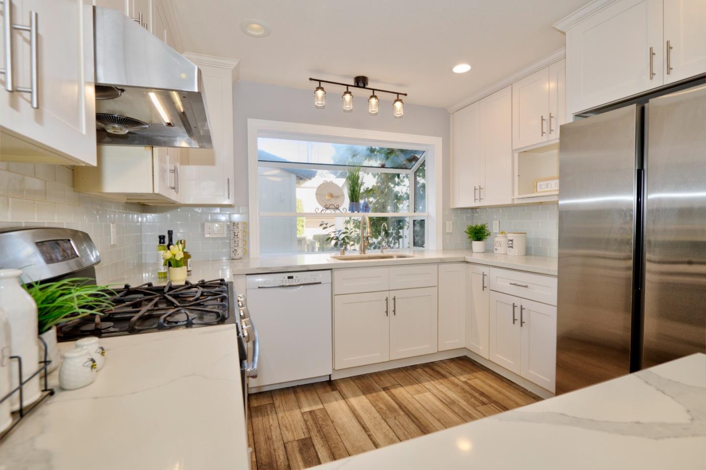 Detail Gallery Image 10 of 47 For 1048 Whitebick Dr, San Jose,  CA 95129 - 3 Beds | 2/1 Baths