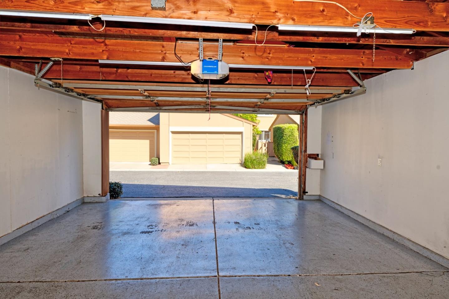 Detail Gallery Image 39 of 47 For 1048 Whitebick Dr, San Jose,  CA 95129 - 3 Beds | 2/1 Baths