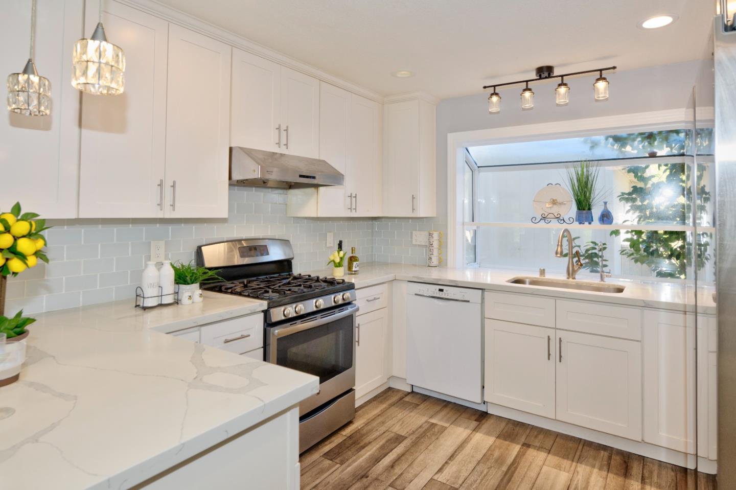 Detail Gallery Image 9 of 47 For 1048 Whitebick Dr, San Jose,  CA 95129 - 3 Beds | 2/1 Baths