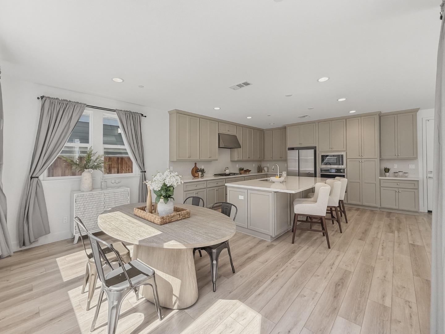 Detail Gallery Image 14 of 46 For 282 Wharf Terrace Cir, Marina,  CA 93933 - 3 Beds | 2/1 Baths