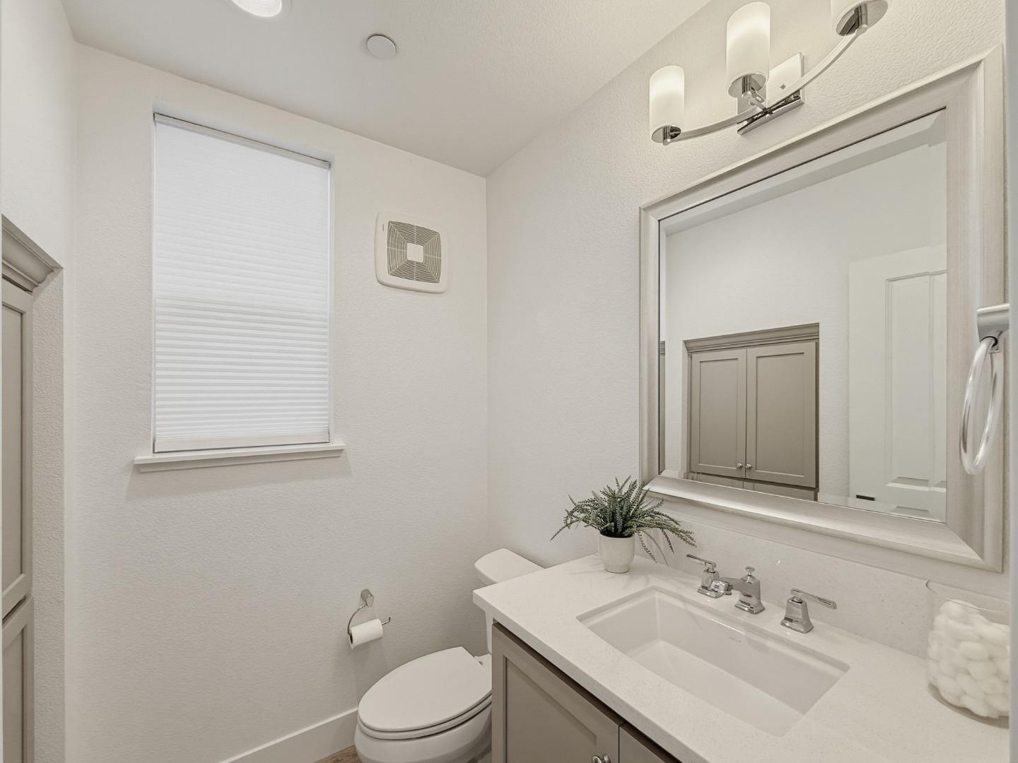 Detail Gallery Image 16 of 46 For 282 Wharf Terrace Cir, Marina,  CA 93933 - 3 Beds | 2/1 Baths
