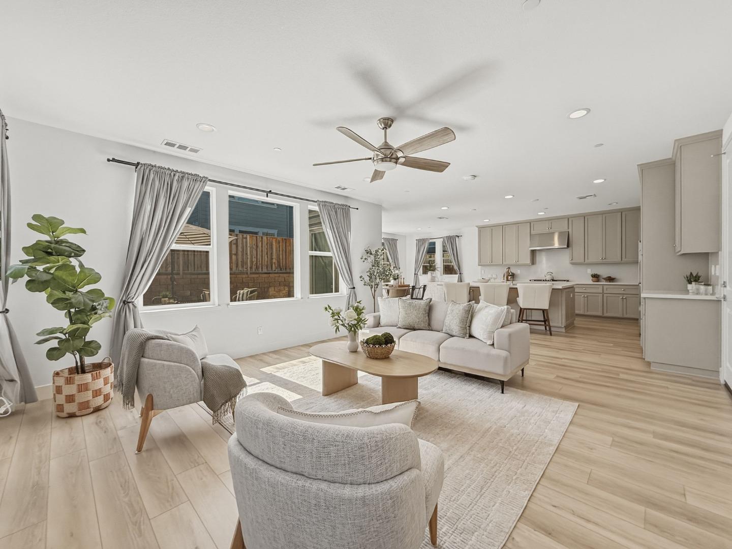 Detail Gallery Image 2 of 46 For 282 Wharf Terrace Cir, Marina,  CA 93933 - 3 Beds | 2/1 Baths