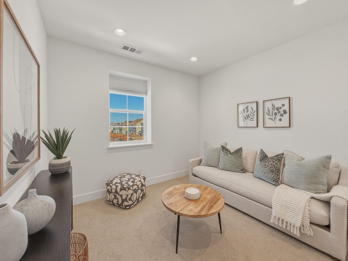 Detail Gallery Image 20 of 46 For 282 Wharf Terrace Cir, Marina,  CA 93933 - 3 Beds | 2/1 Baths