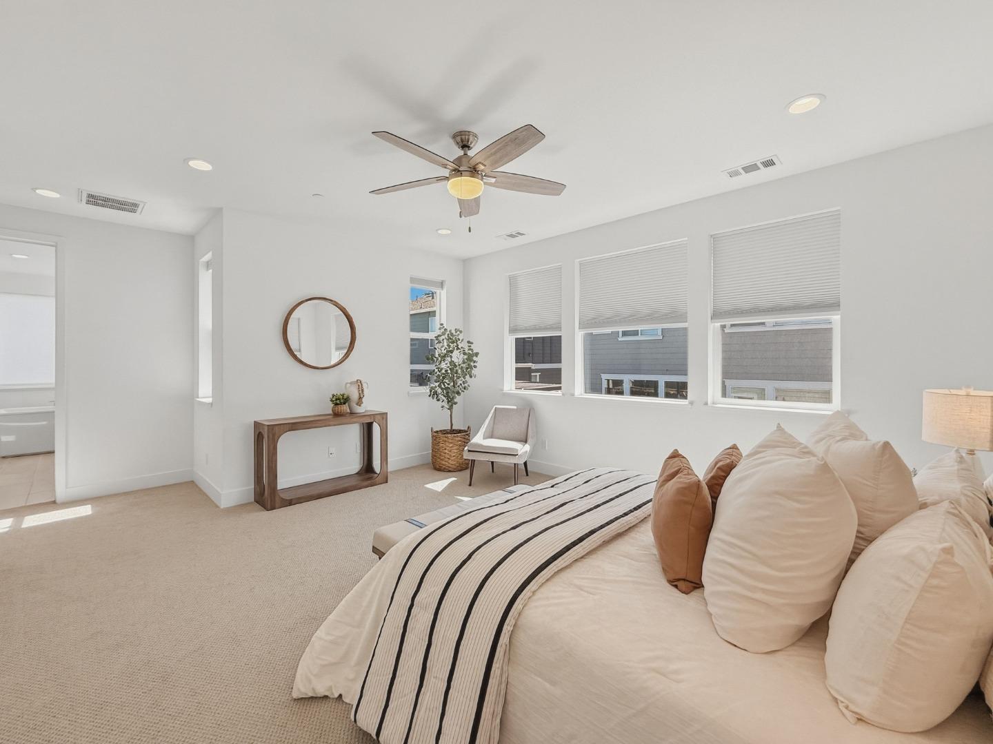 Detail Gallery Image 23 of 46 For 282 Wharf Terrace Cir, Marina,  CA 93933 - 3 Beds | 2/1 Baths