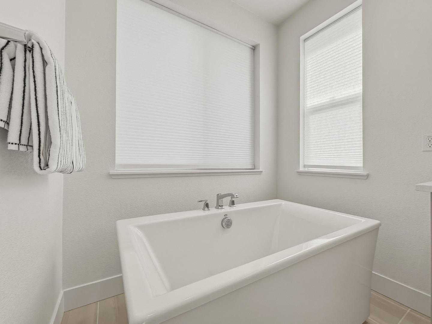 Detail Gallery Image 27 of 46 For 282 Wharf Terrace Cir, Marina,  CA 93933 - 3 Beds | 2/1 Baths