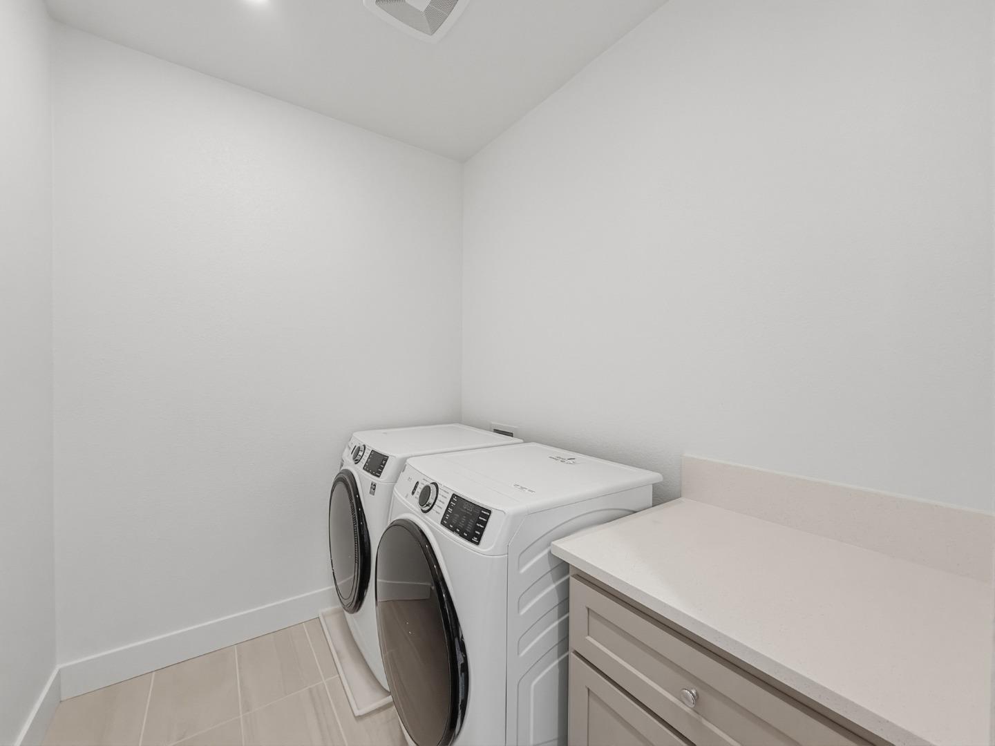 Detail Gallery Image 33 of 46 For 282 Wharf Terrace Cir, Marina,  CA 93933 - 3 Beds | 2/1 Baths