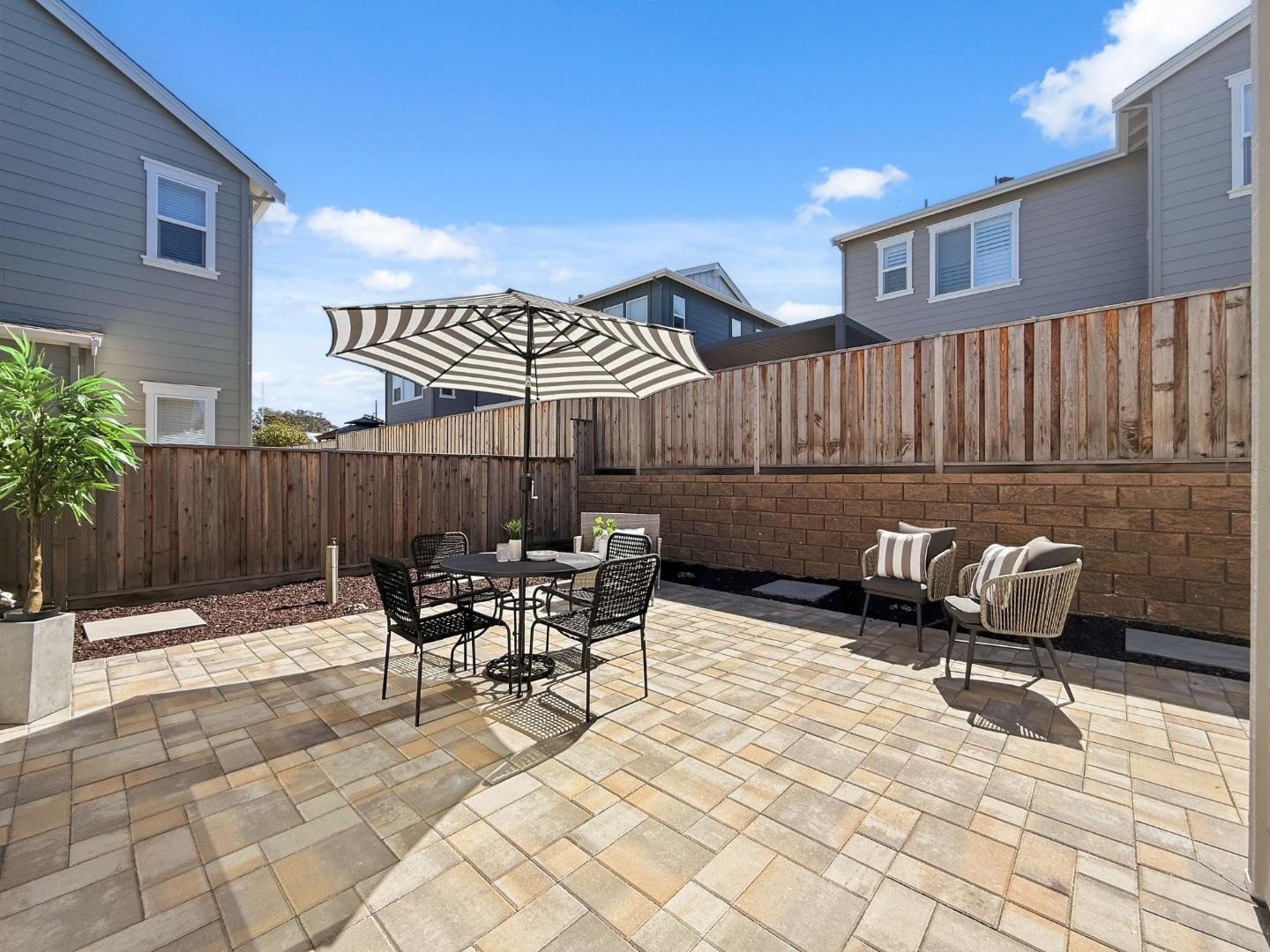 Detail Gallery Image 38 of 46 For 282 Wharf Terrace Cir, Marina,  CA 93933 - 3 Beds | 2/1 Baths