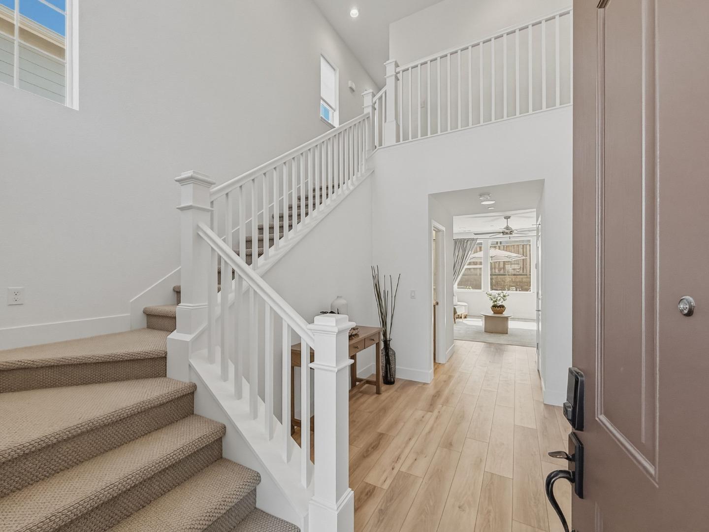 Detail Gallery Image 4 of 46 For 282 Wharf Terrace Cir, Marina,  CA 93933 - 3 Beds | 2/1 Baths