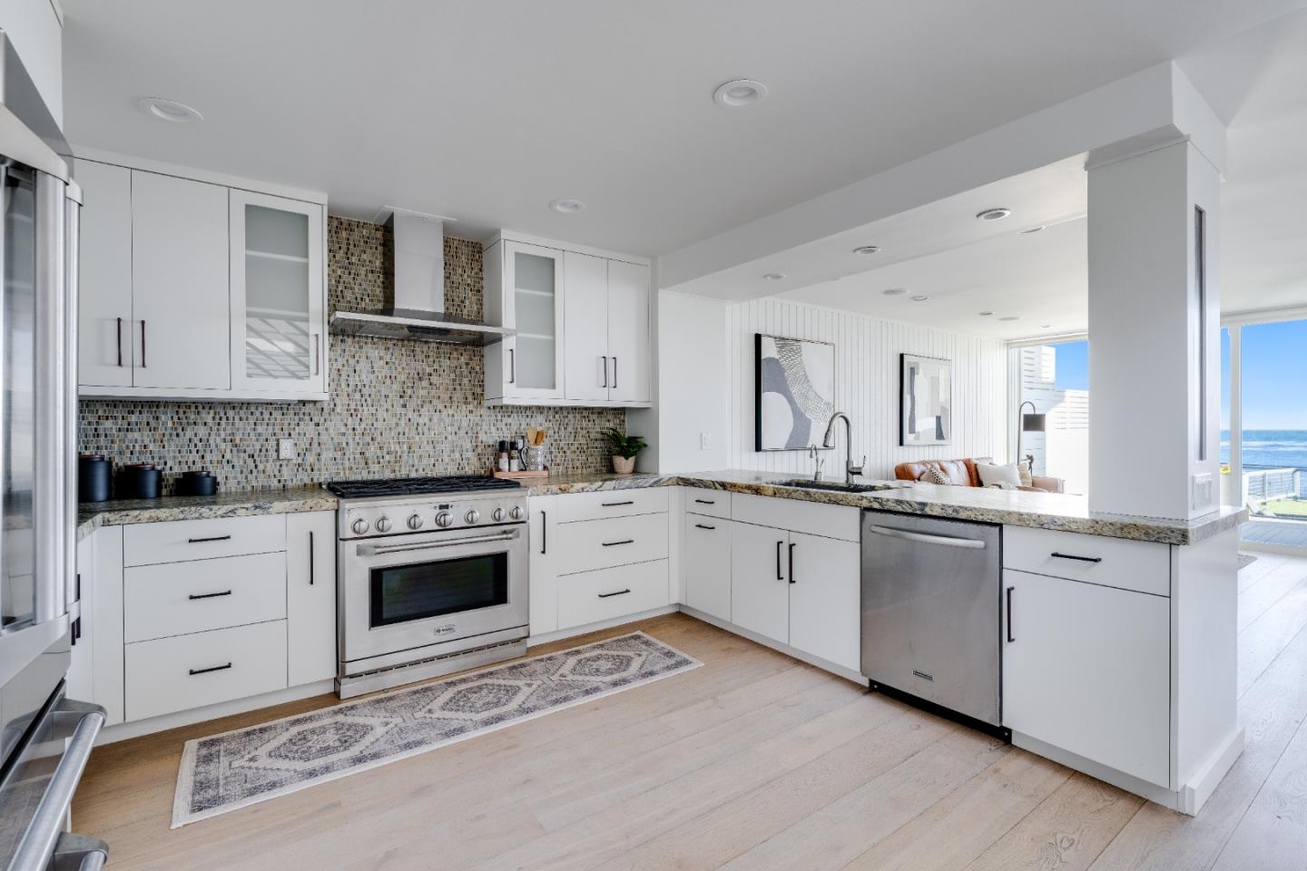 Detail Gallery Image 16 of 62 For 9 Rockview Dr, Santa Cruz,  CA 95062 - 4 Beds | 3 Baths