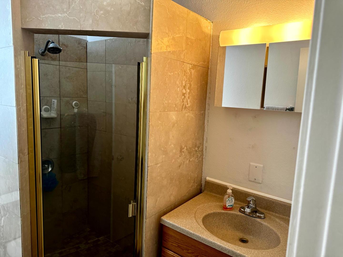 Detail Gallery Image 11 of 14 For 1354 N Main St a,  Salinas,  CA 93906 - 1 Beds | 1 Baths