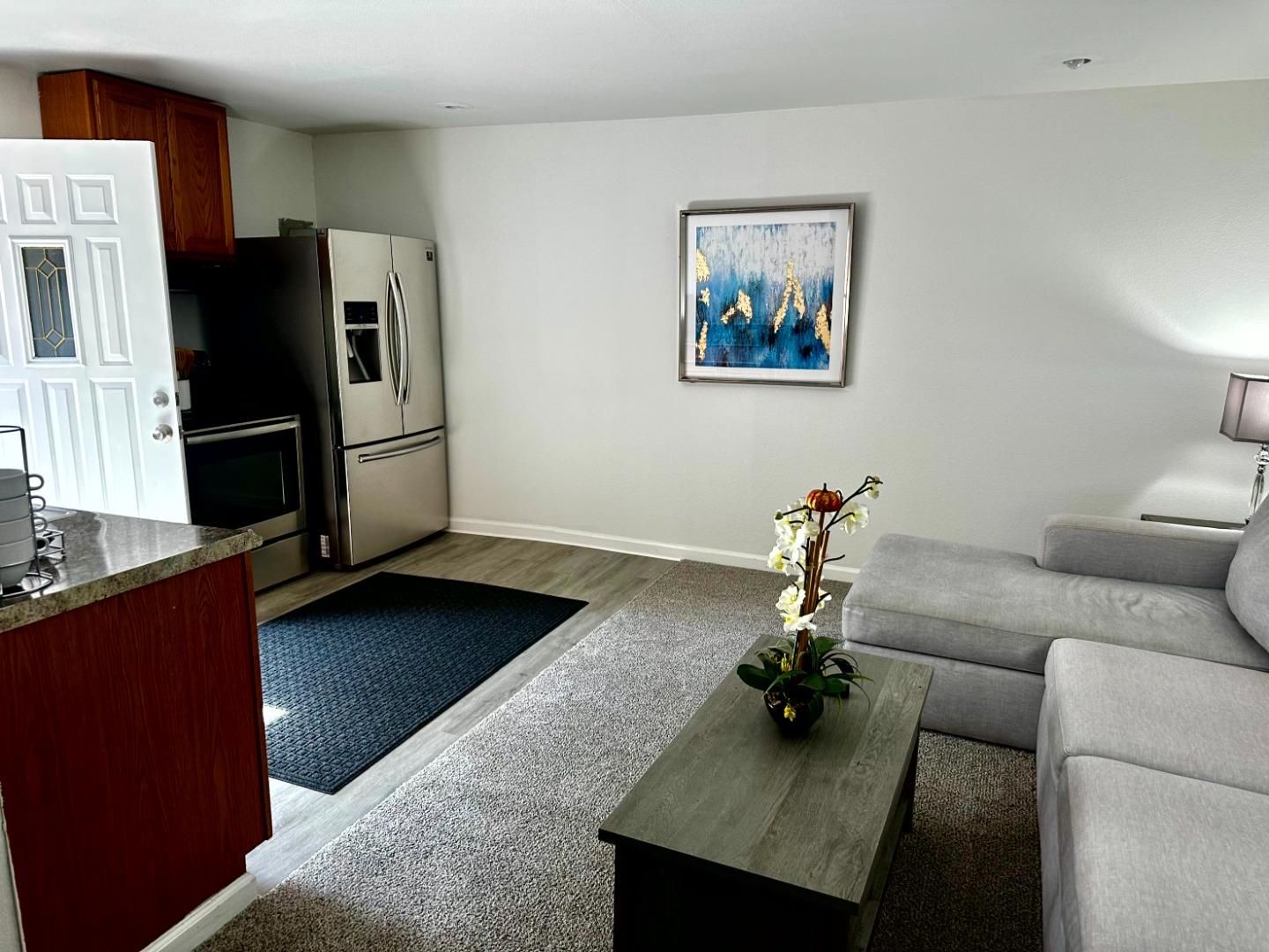 Detail Gallery Image 5 of 14 For 1354 N Main St a,  Salinas,  CA 93906 - 1 Beds | 1 Baths