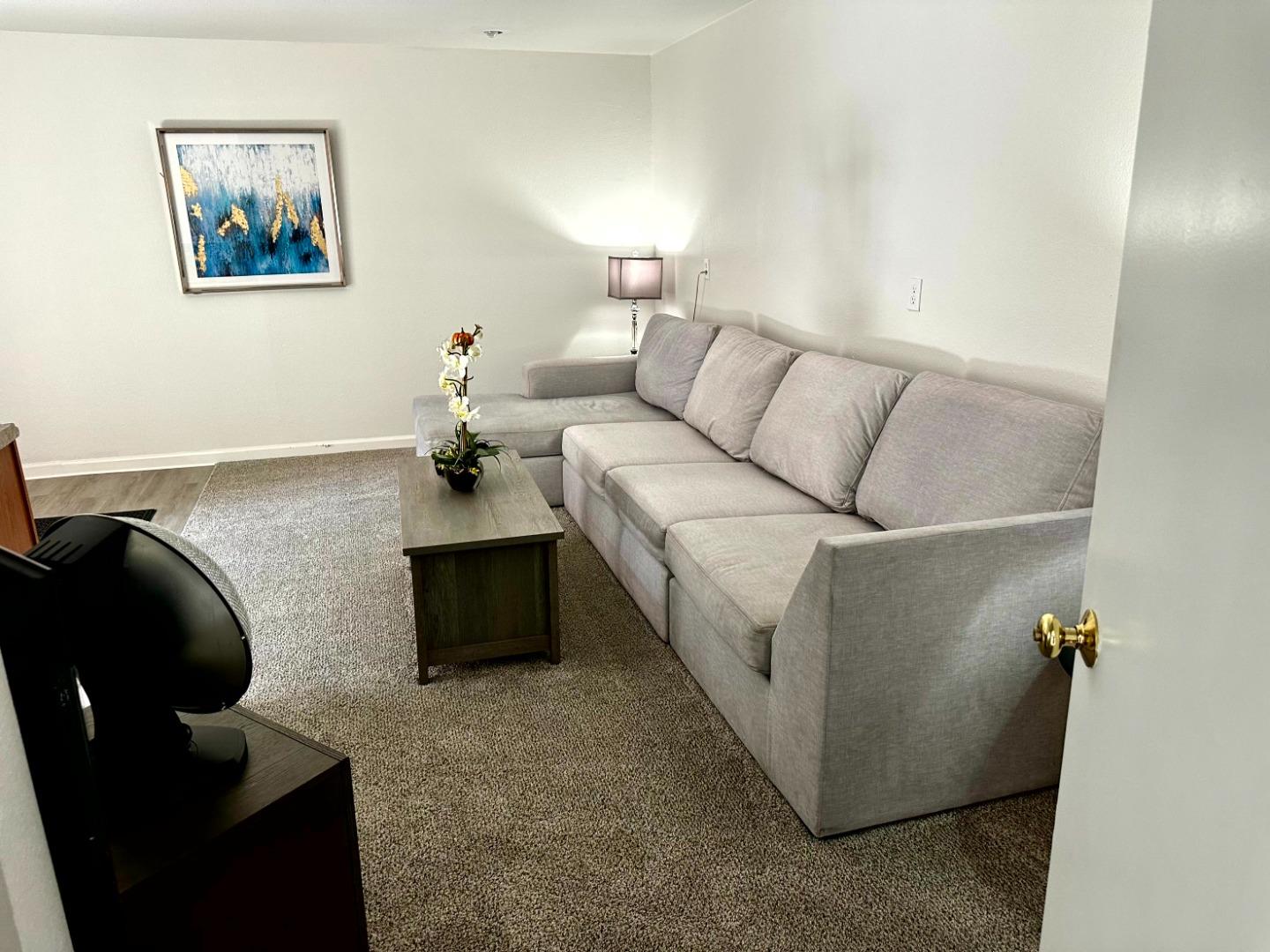 Detail Gallery Image 6 of 14 For 1354 N Main St a,  Salinas,  CA 93906 - 1 Beds | 1 Baths