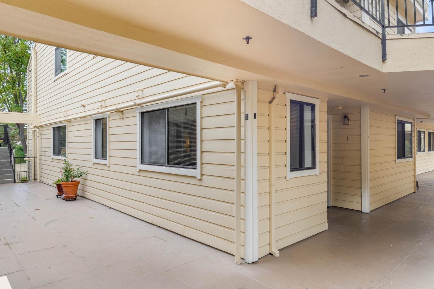 Detail Gallery Image 2 of 42 For 576 W Parr Ave #1,  Los Gatos,  CA 95032 - 2 Beds | 1 Baths