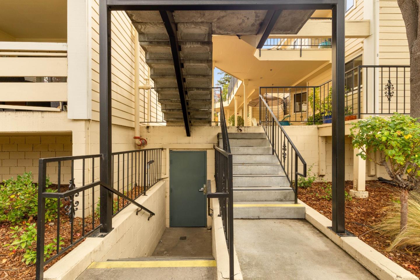 Detail Gallery Image 27 of 42 For 576 W Parr Ave #1,  Los Gatos,  CA 95032 - 2 Beds | 1 Baths