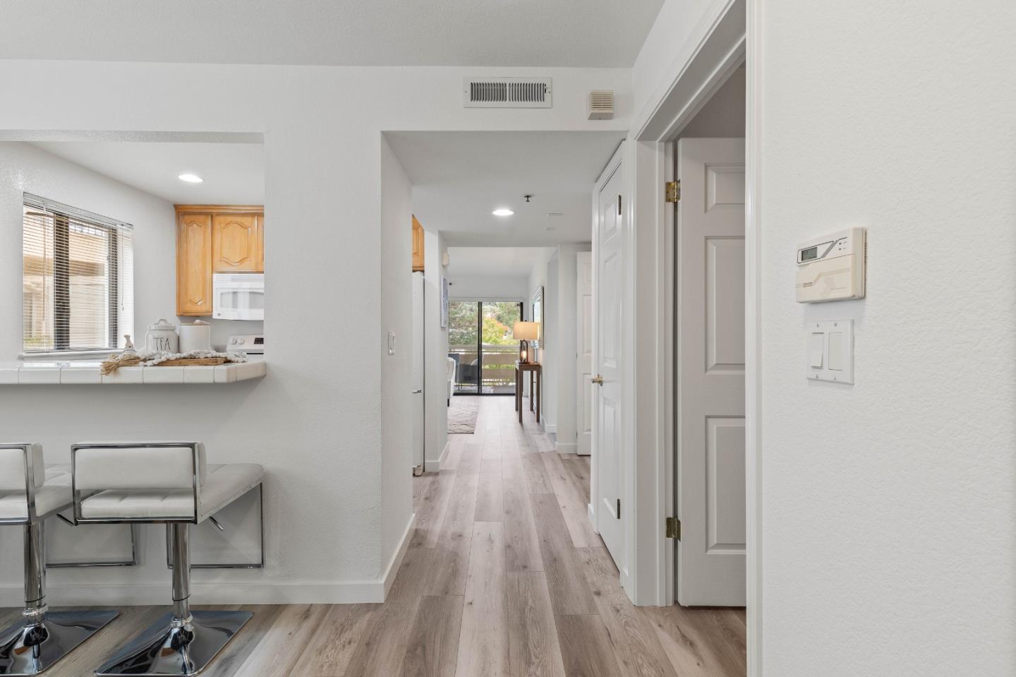 Detail Gallery Image 7 of 42 For 576 W Parr Ave #1,  Los Gatos,  CA 95032 - 2 Beds | 1 Baths