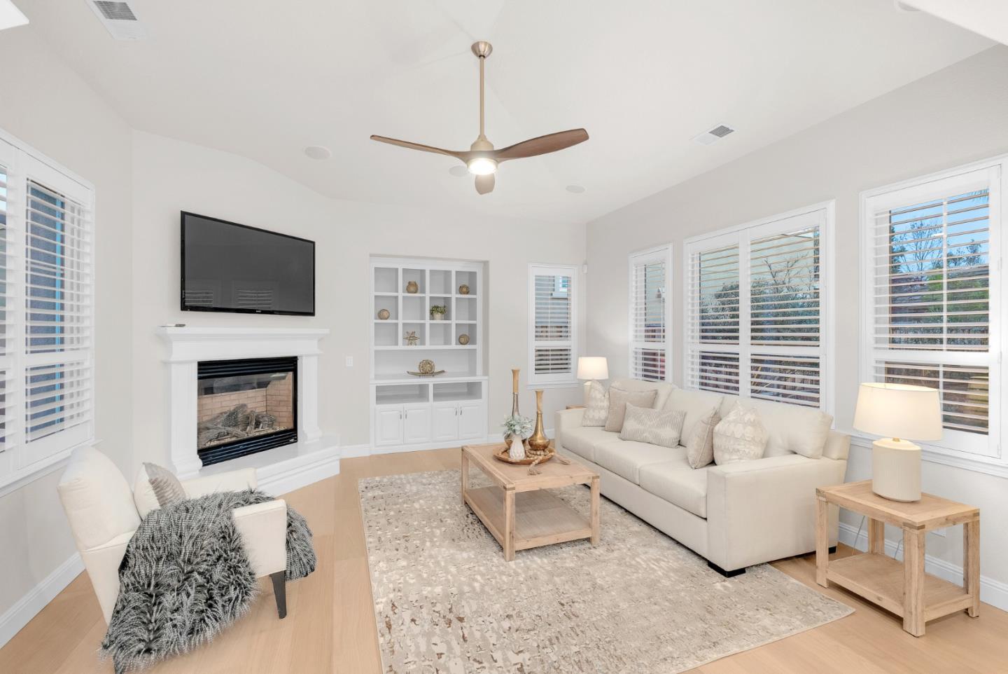 Detail Gallery Image 13 of 43 For 1680 Espana Way, Morgan Hill,  CA 95037 - 4 Beds | 3 Baths