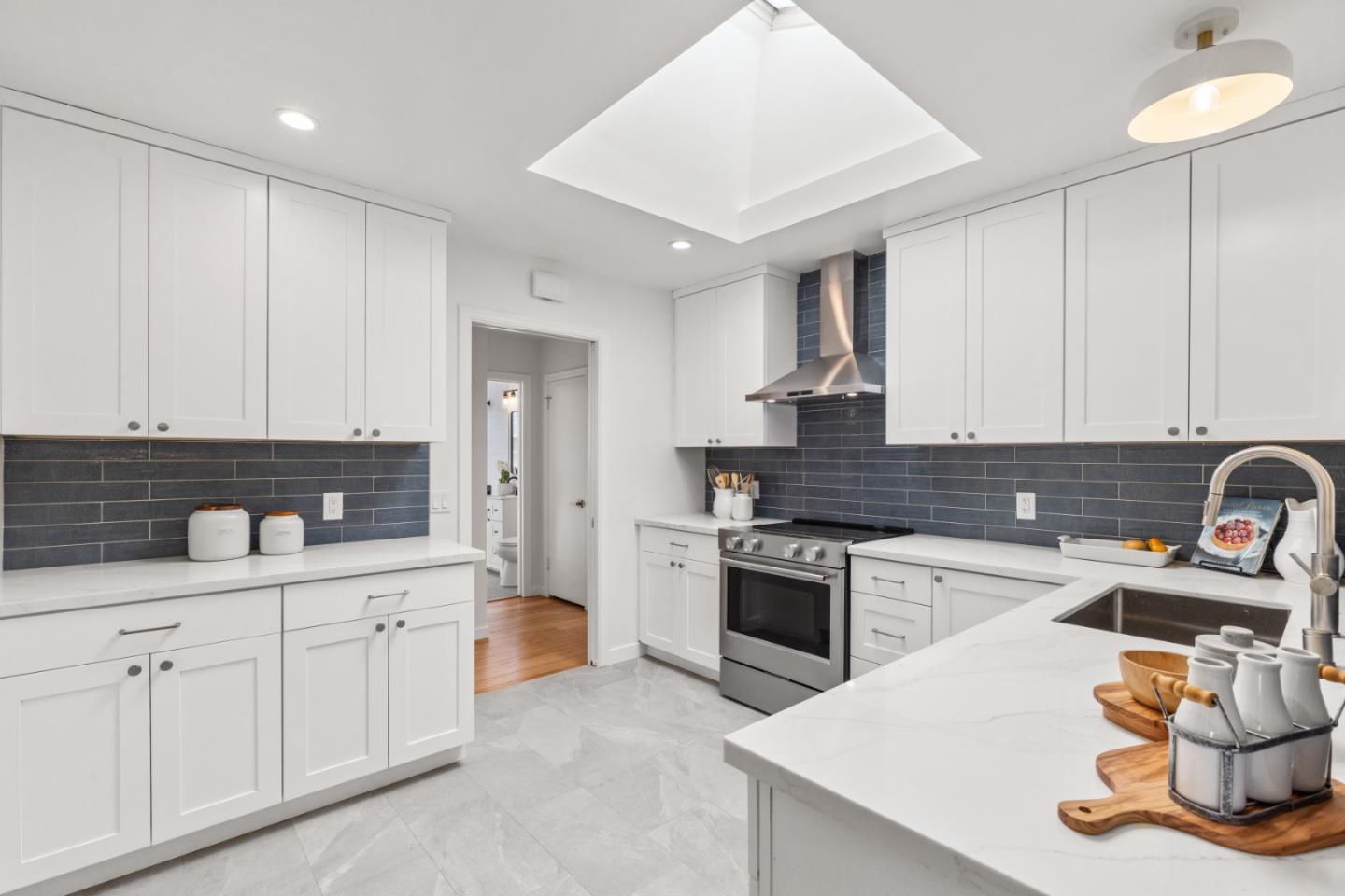 Detail Gallery Image 14 of 33 For 41 Maple Way, San Carlos,  CA 94070 - 3 Beds | 2 Baths