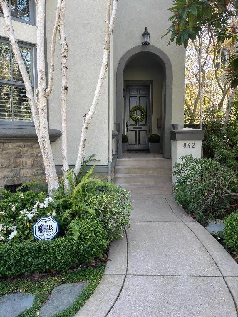 Detail Gallery Image 2 of 29 For 842 Waverley St, Palo Alto,  CA 94301 - 2 Beds | 2/1 Baths