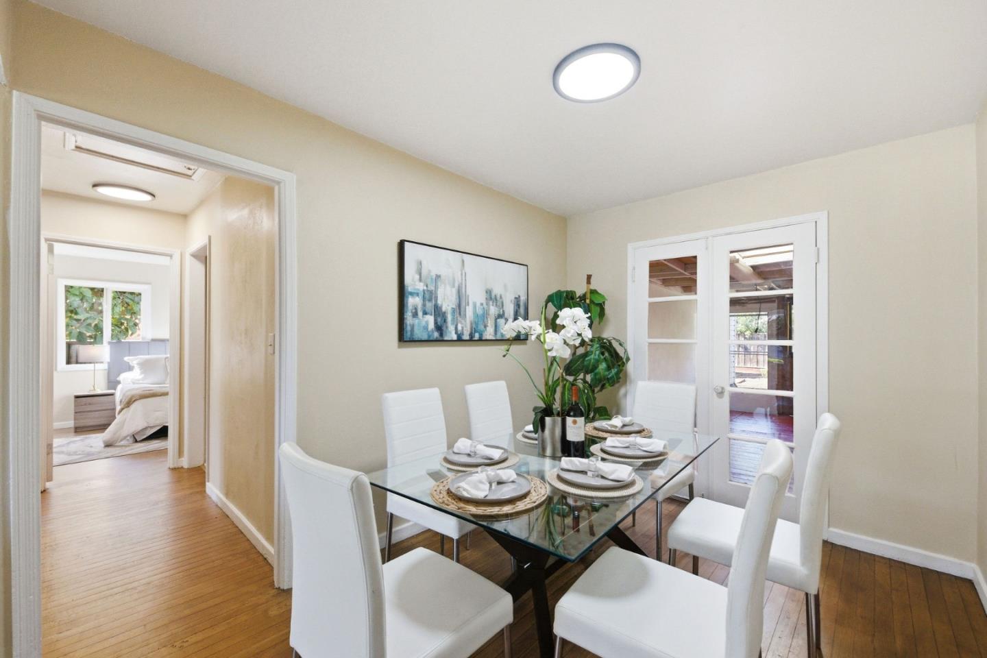 Detail Gallery Image 13 of 68 For 1537 Cypress Ave, San Mateo,  CA 94401 - 4 Beds | 2 Baths