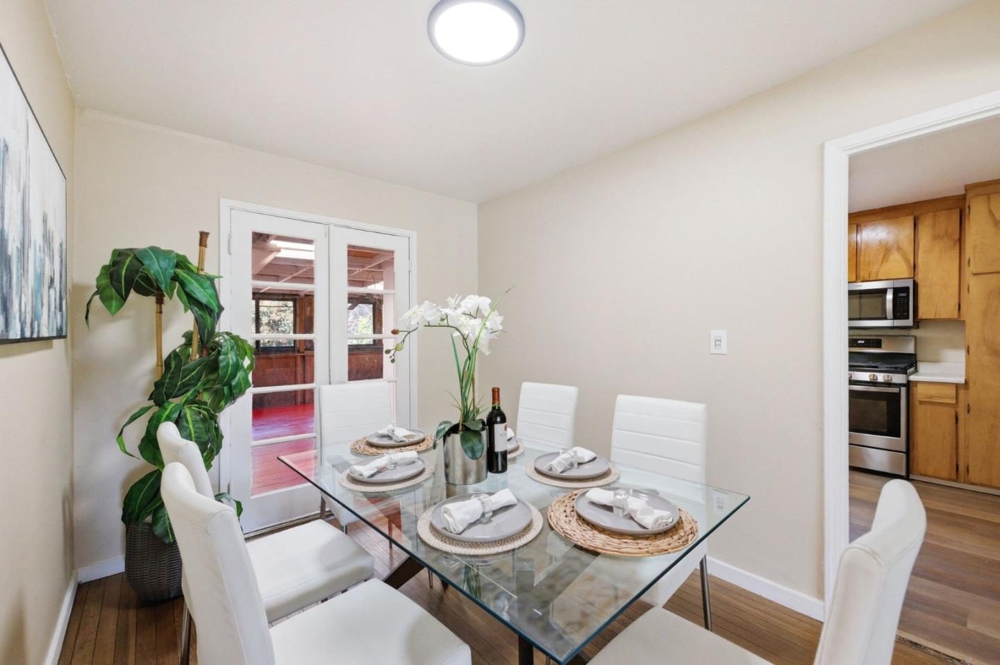 Detail Gallery Image 14 of 68 For 1537 Cypress Ave, San Mateo,  CA 94401 - 4 Beds | 2 Baths