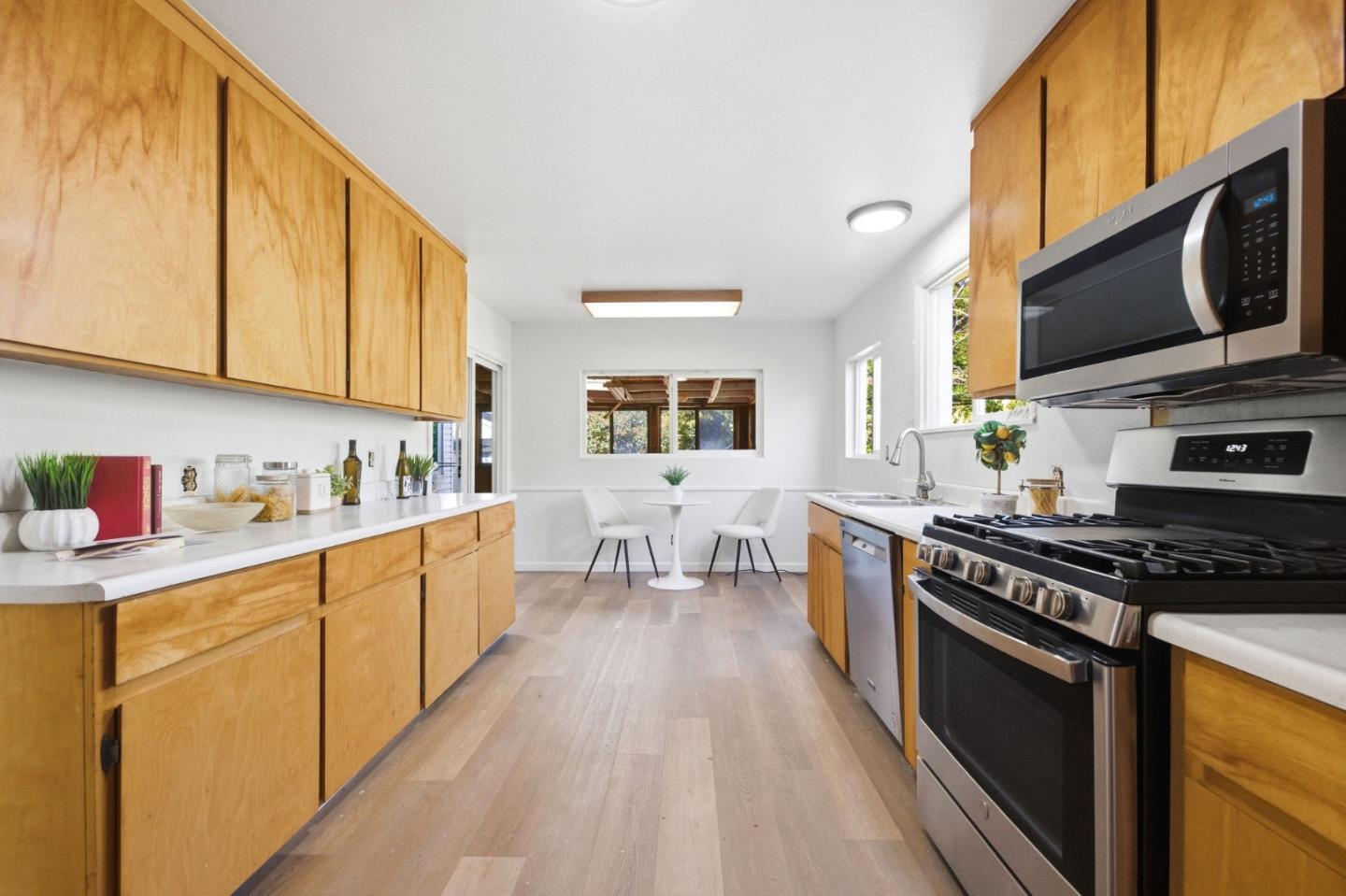 Detail Gallery Image 16 of 68 For 1537 Cypress Ave, San Mateo,  CA 94401 - 4 Beds | 2 Baths