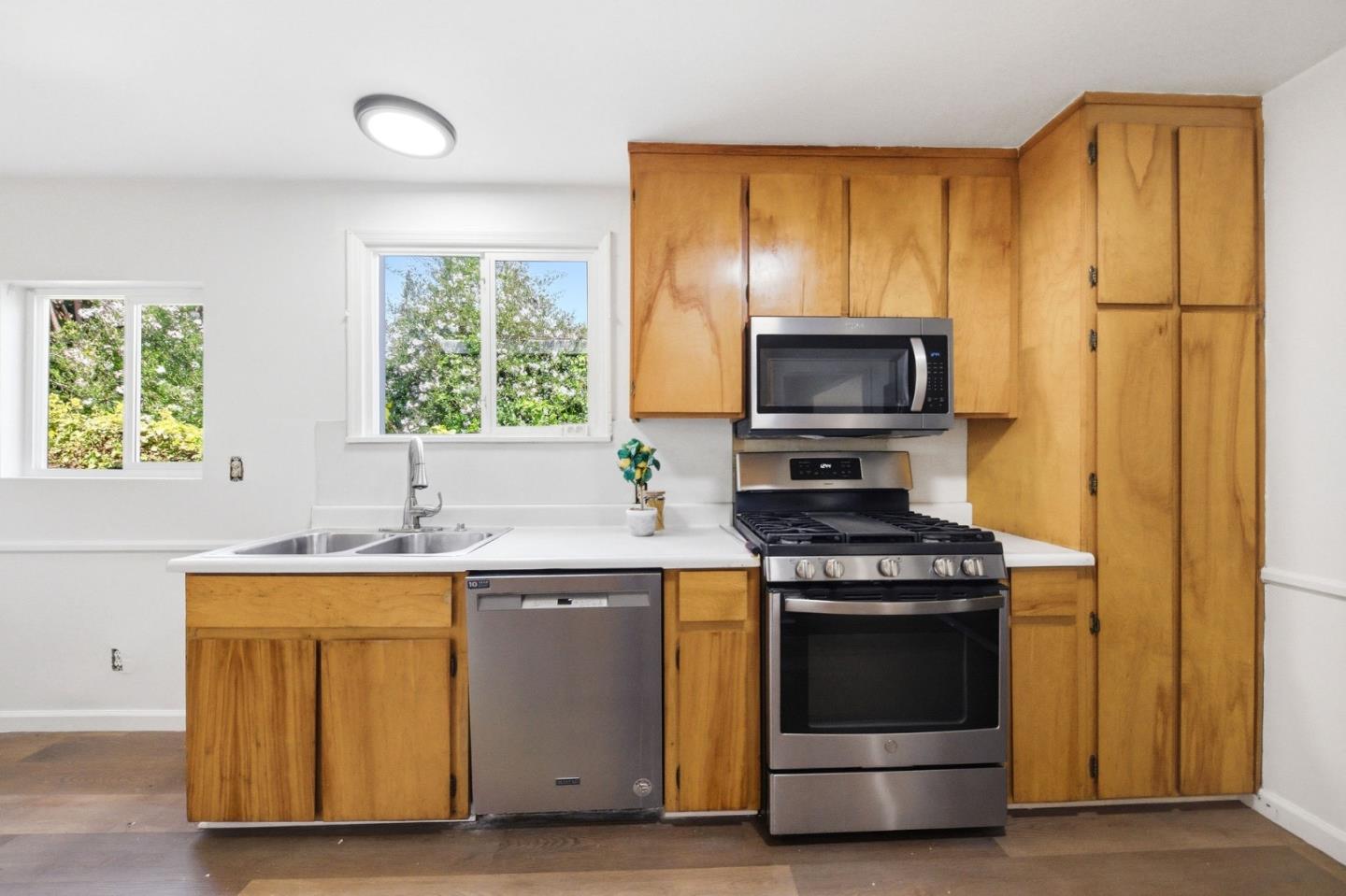 Detail Gallery Image 18 of 68 For 1537 Cypress Ave, San Mateo,  CA 94401 - 4 Beds | 2 Baths