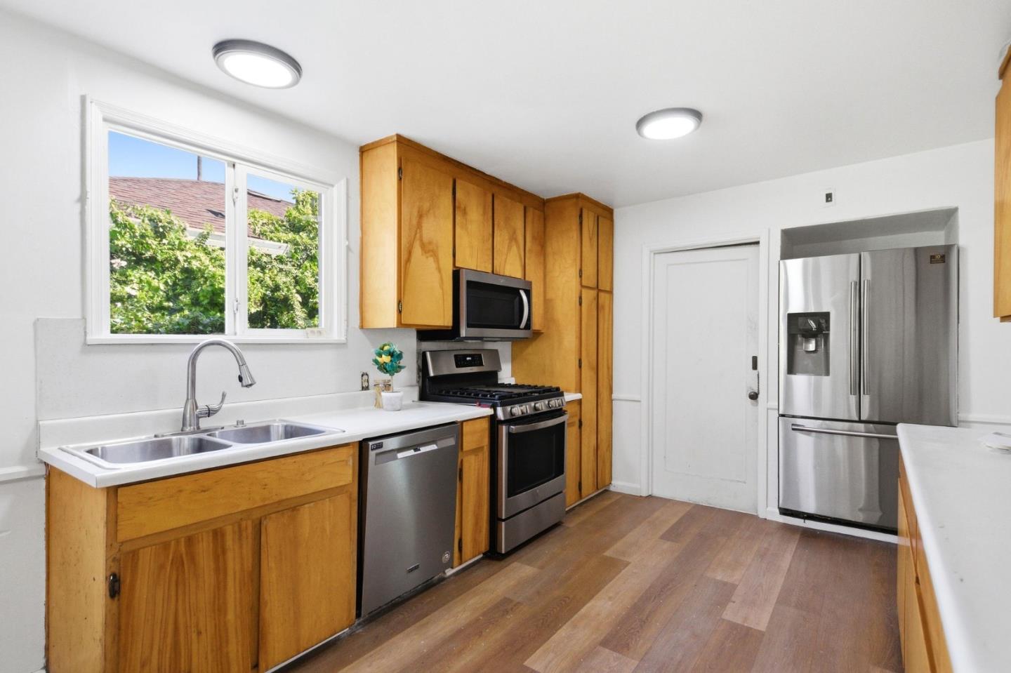 Detail Gallery Image 19 of 68 For 1537 Cypress Ave, San Mateo,  CA 94401 - 4 Beds | 2 Baths