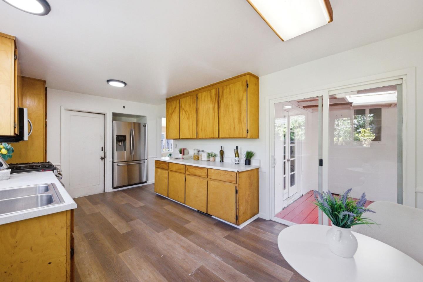 Detail Gallery Image 21 of 68 For 1537 Cypress Ave, San Mateo,  CA 94401 - 4 Beds | 2 Baths
