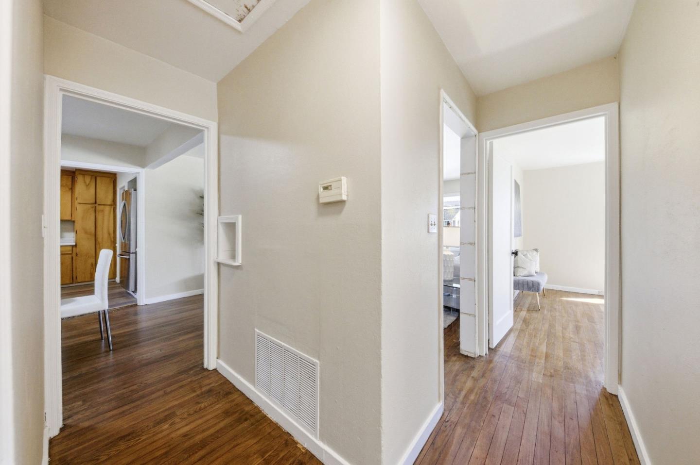 Detail Gallery Image 24 of 68 For 1537 Cypress Ave, San Mateo,  CA 94401 - 4 Beds | 2 Baths