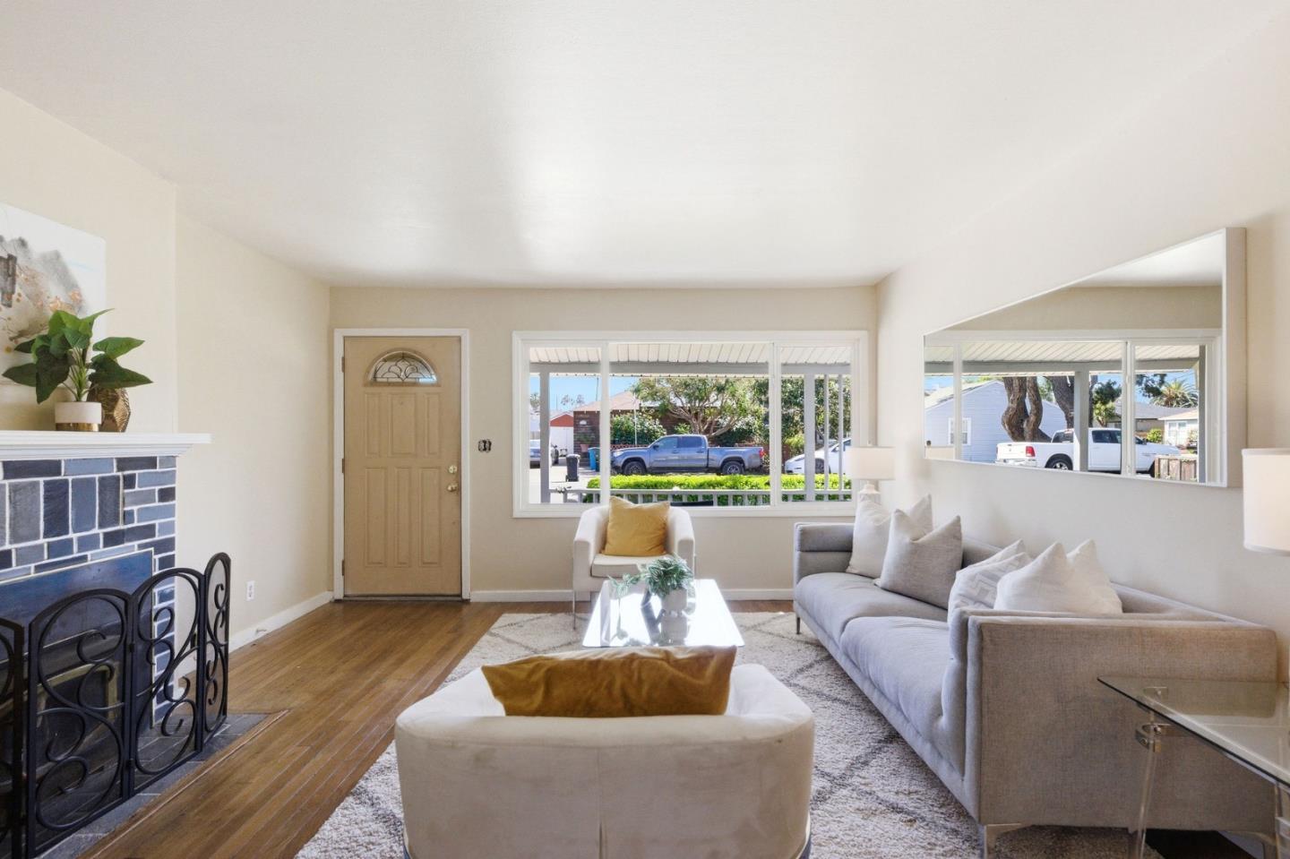 Detail Gallery Image 6 of 68 For 1537 Cypress Ave, San Mateo,  CA 94401 - 4 Beds | 2 Baths