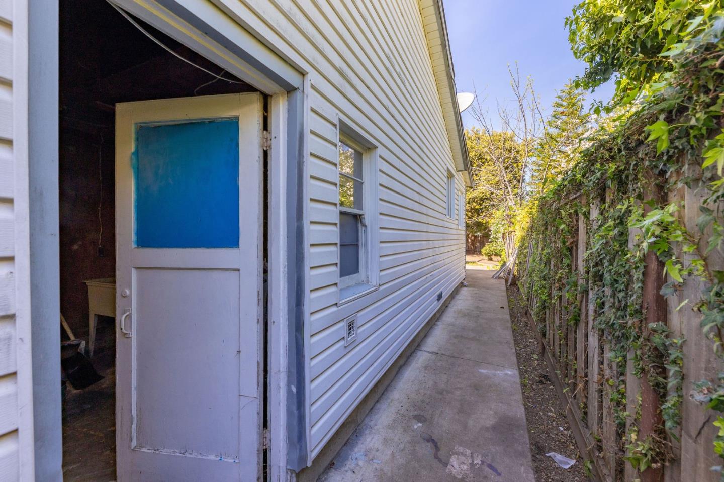 Detail Gallery Image 65 of 68 For 1537 Cypress Ave, San Mateo,  CA 94401 - 4 Beds | 2 Baths