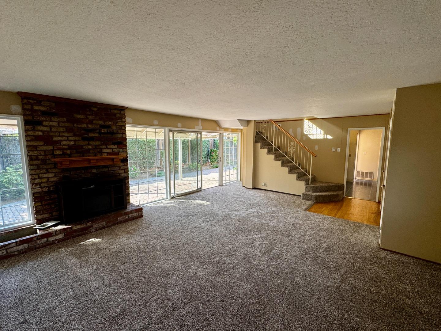 Detail Gallery Image 3 of 8 For 5059 Bel Estos Dr, San Jose,  CA 95124 - 5 Beds | 3 Baths