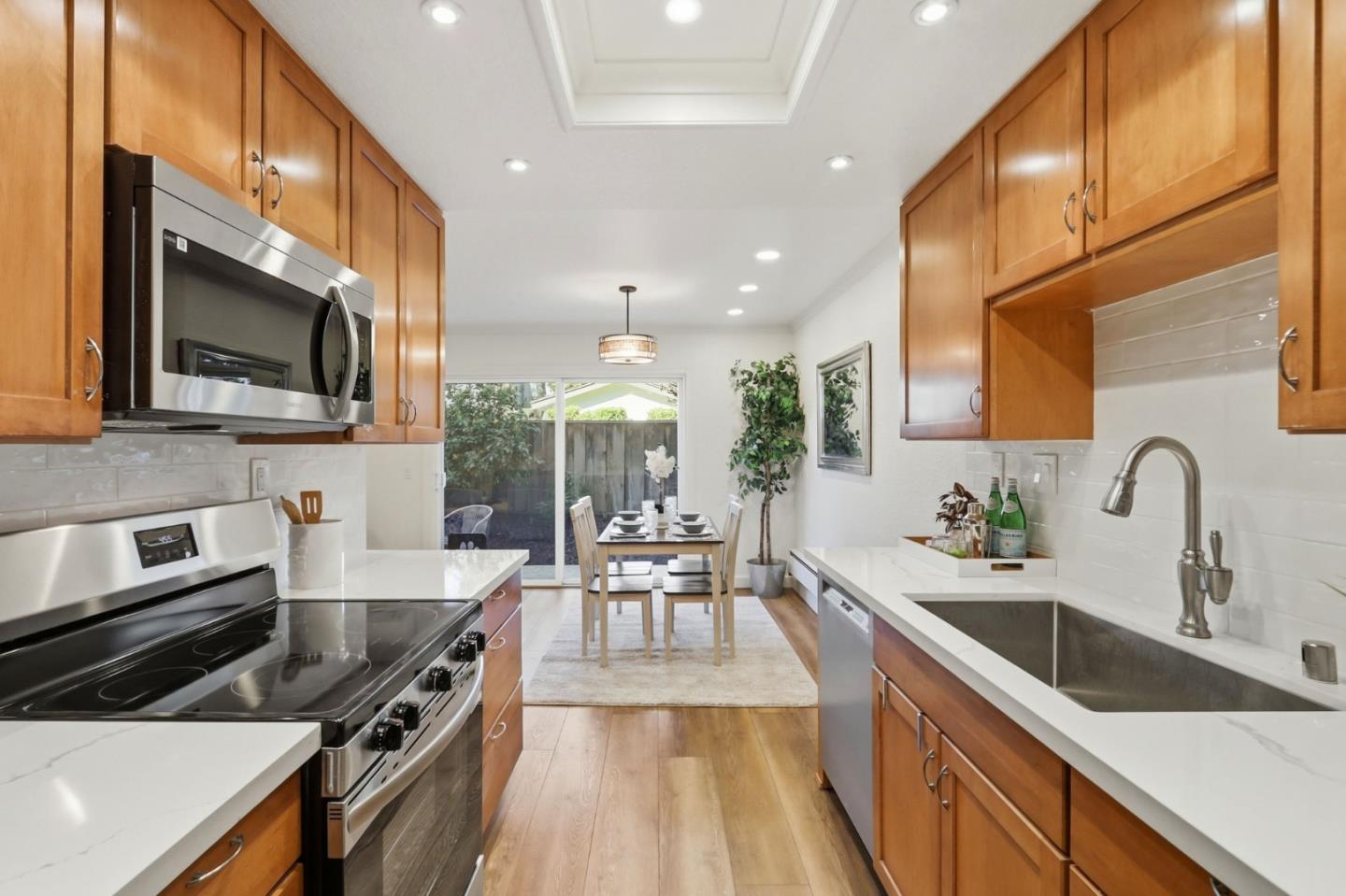 Detail Gallery Image 10 of 41 For 710 Winstead Ct, Sunnyvale,  CA 94087 - 2 Beds | 2/1 Baths