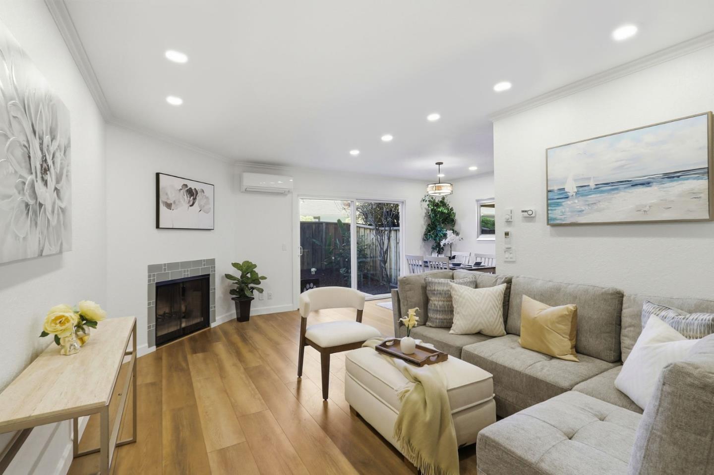 Detail Gallery Image 4 of 41 For 710 Winstead Ct, Sunnyvale,  CA 94087 - 2 Beds | 2/1 Baths