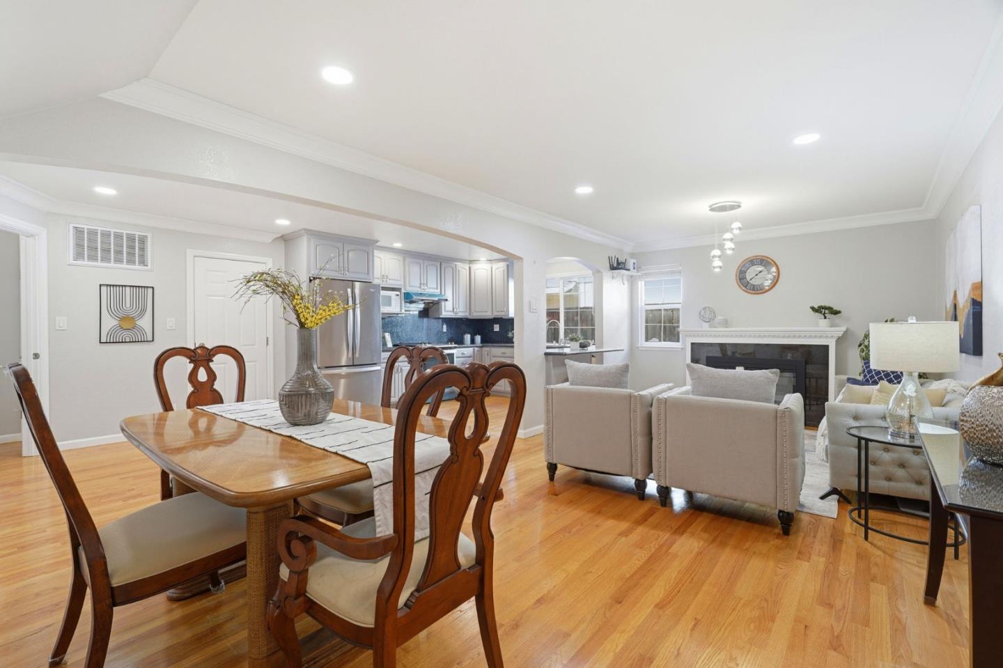 Detail Gallery Image 10 of 36 For 1780 Lark Ln, Sunnyvale,  CA 94087 - 4 Beds | 2 Baths