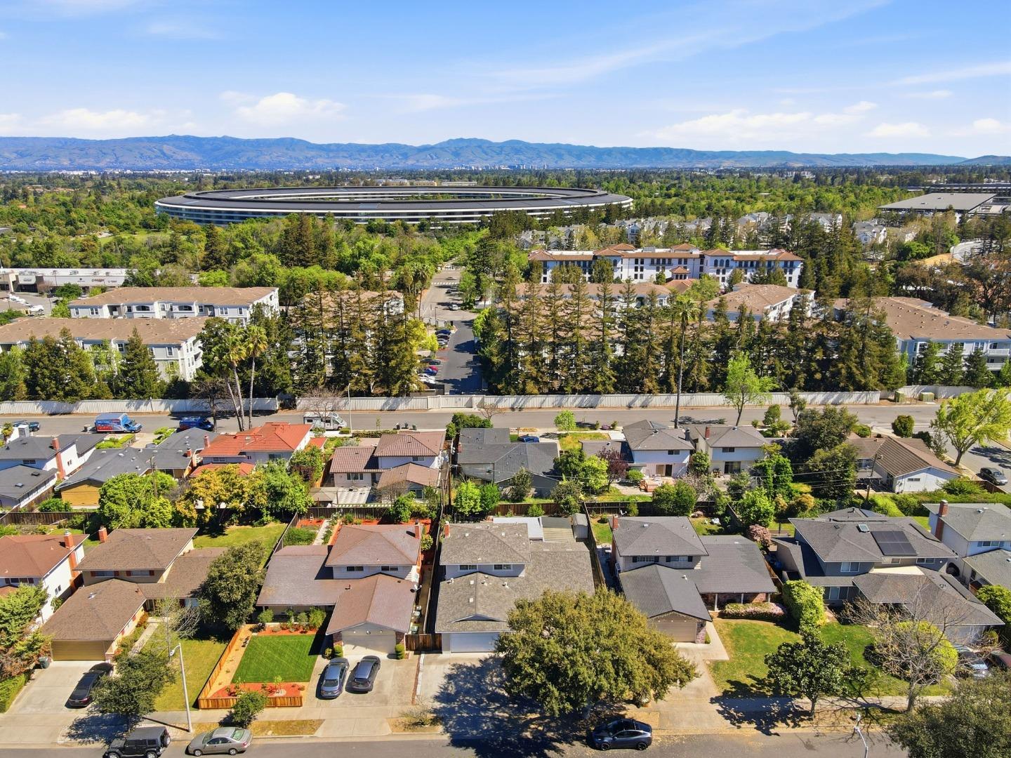 Detail Gallery Image 29 of 36 For 1780 Lark Ln, Sunnyvale,  CA 94087 - 4 Beds | 2 Baths