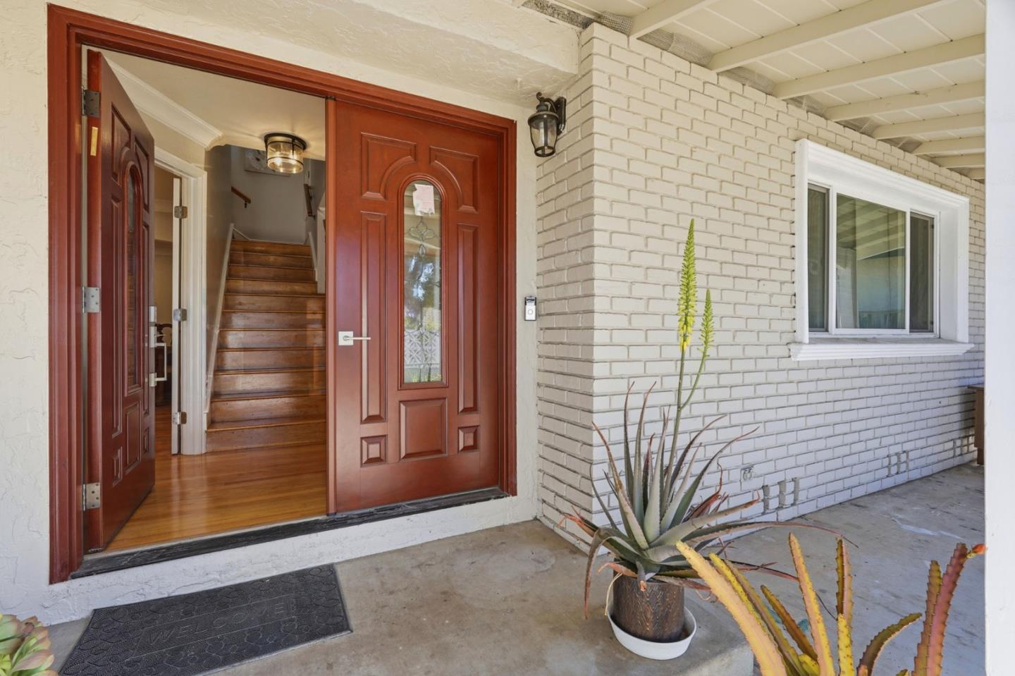 Detail Gallery Image 3 of 36 For 1780 Lark Ln, Sunnyvale,  CA 94087 - 4 Beds | 2 Baths