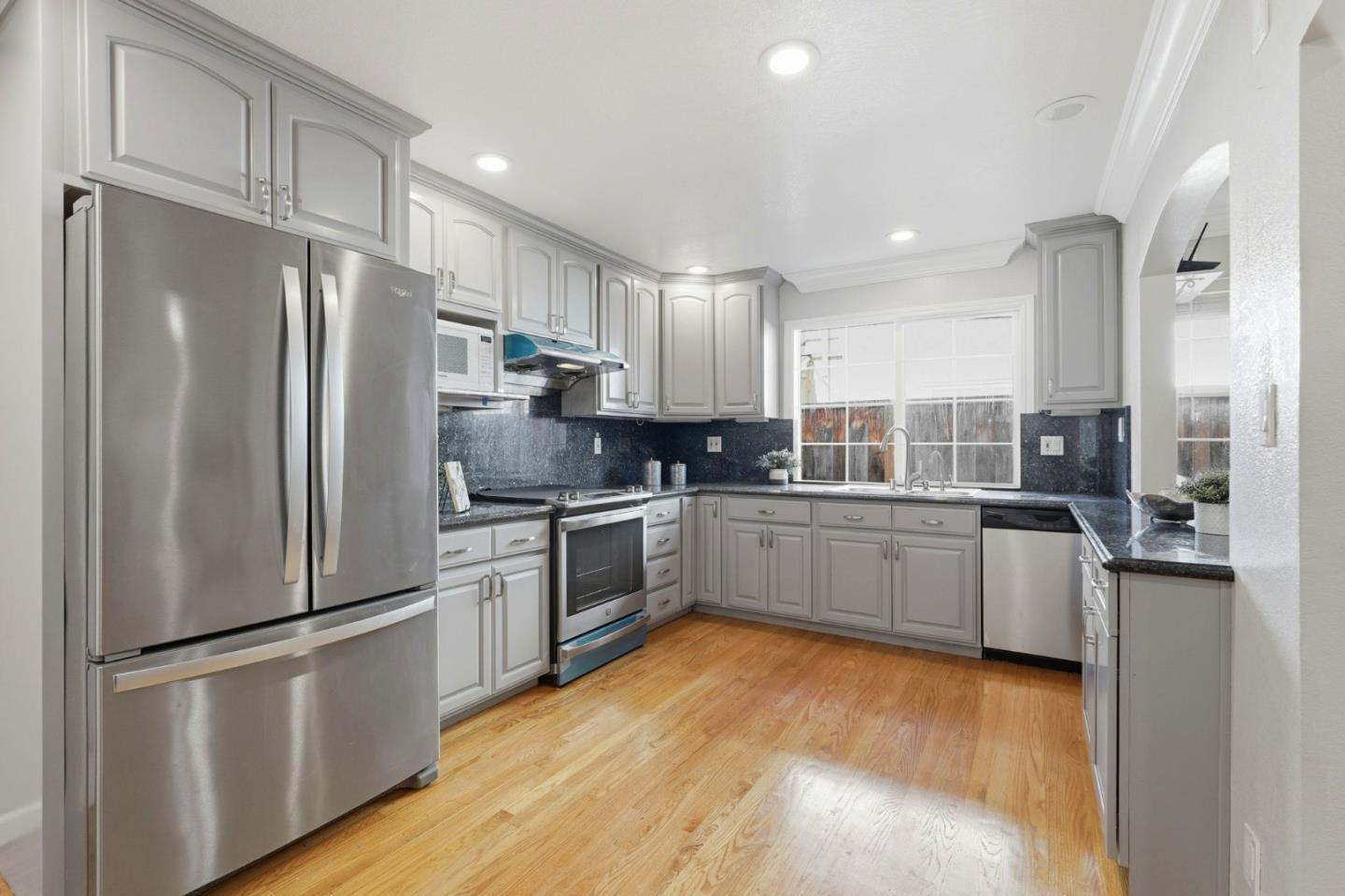 Detail Gallery Image 9 of 36 For 1780 Lark Ln, Sunnyvale,  CA 94087 - 4 Beds | 2 Baths