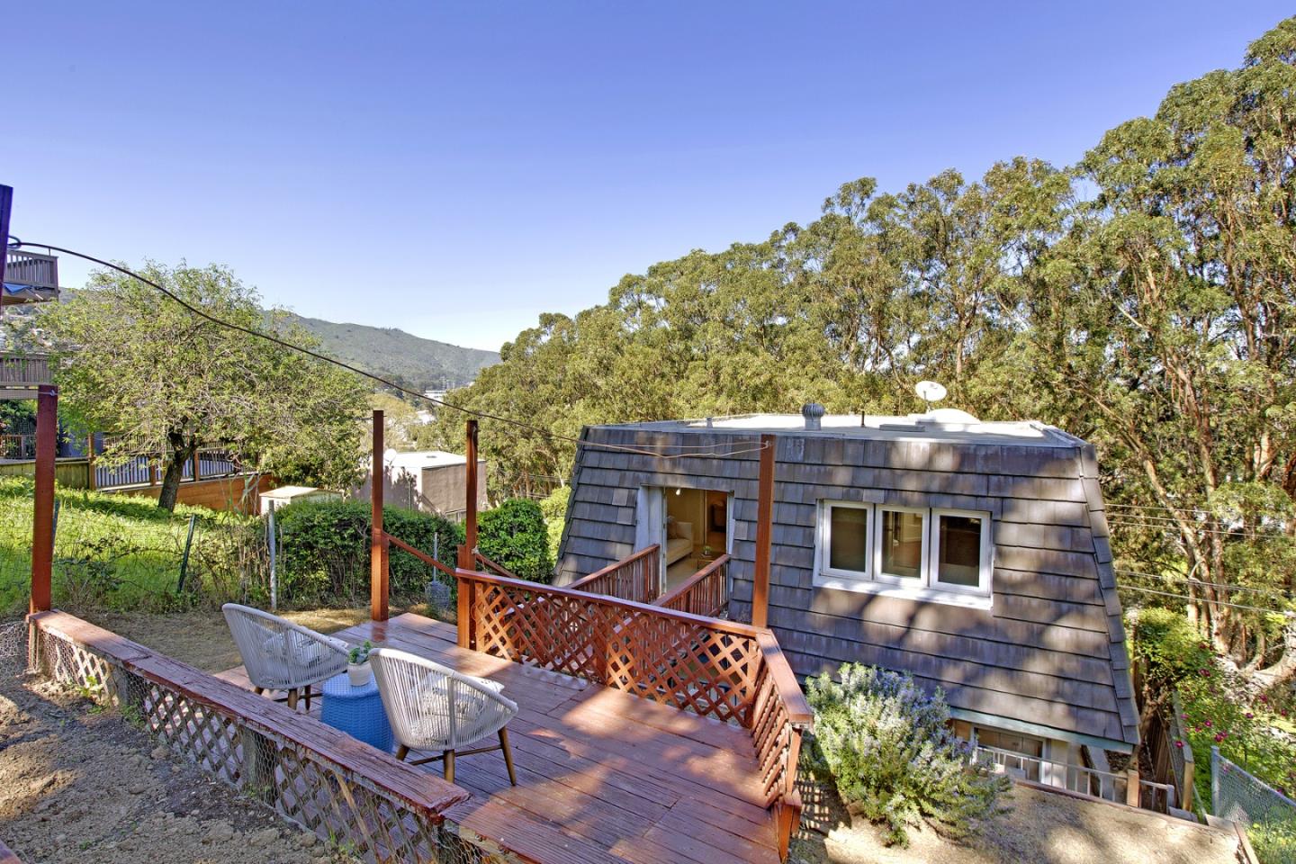 Detail Gallery Image 21 of 24 For 37 San Francisco Ave, Brisbane,  CA 94005 - 3 Beds | 2 Baths