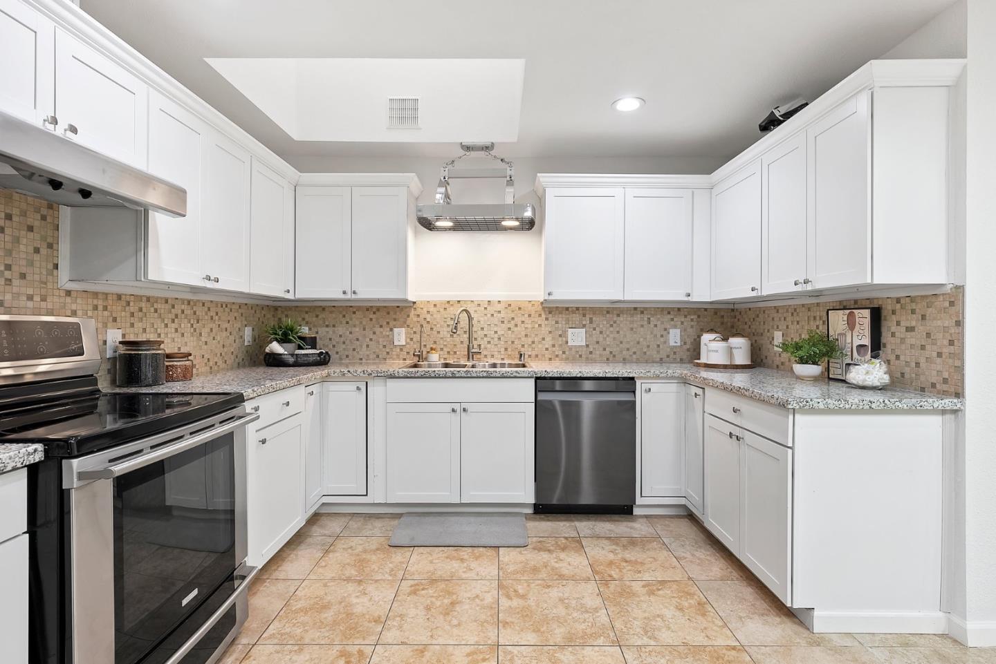 Detail Gallery Image 15 of 36 For 5343 Garrison Cir, San Jose,  CA 95123 - 3 Beds | 2 Baths