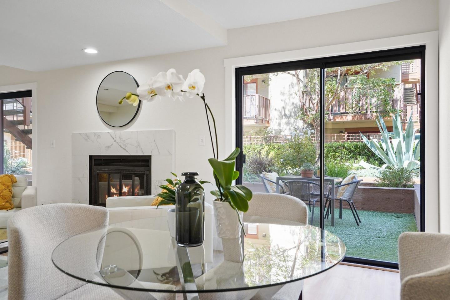 Detail Gallery Image 4 of 28 For 4159 El Camino Way #B,  Palo Alto,  CA 94306 - 2 Beds | 2 Baths