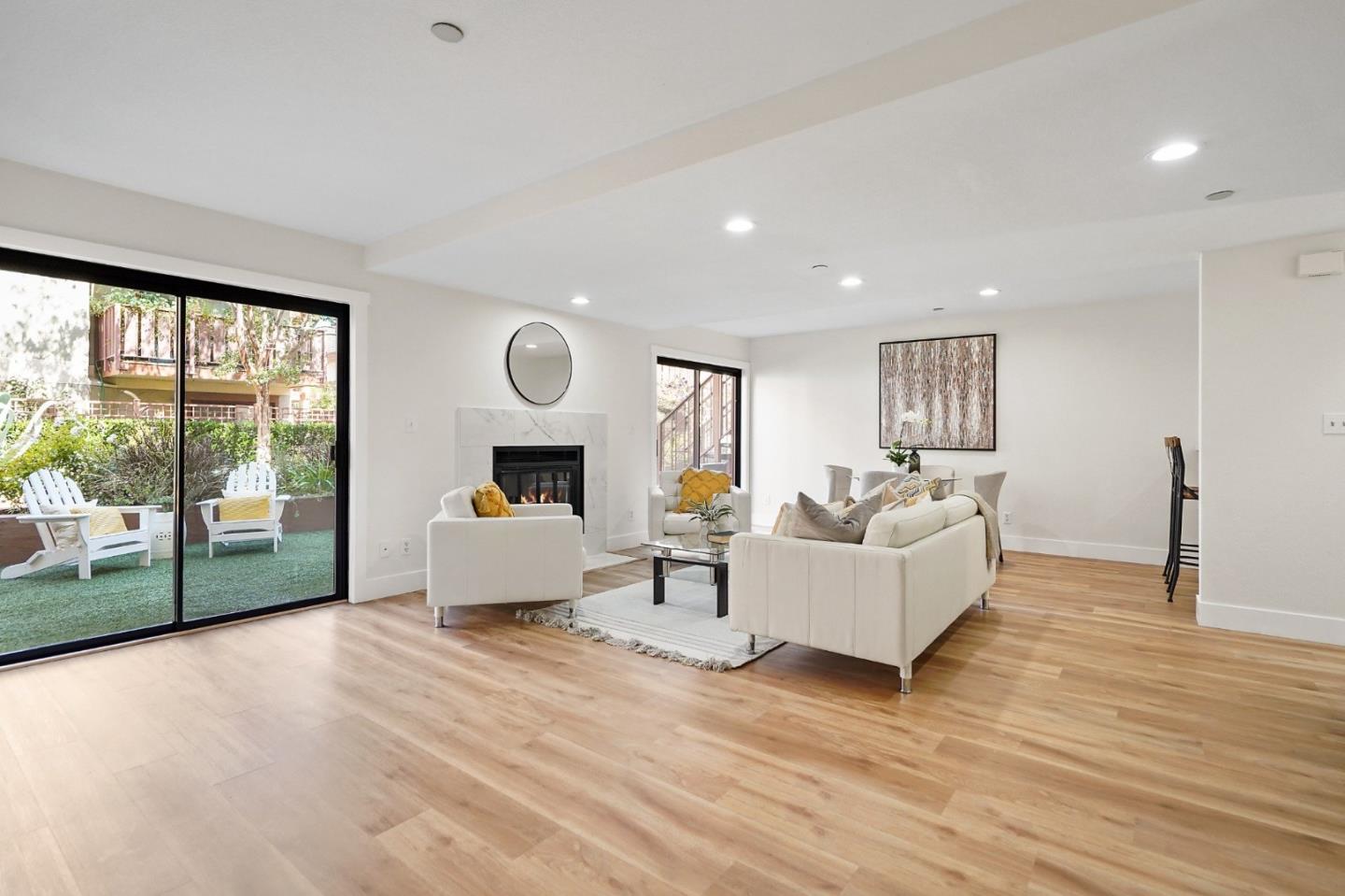 Detail Gallery Image 5 of 28 For 4159 El Camino Way #B,  Palo Alto,  CA 94306 - 2 Beds | 2 Baths